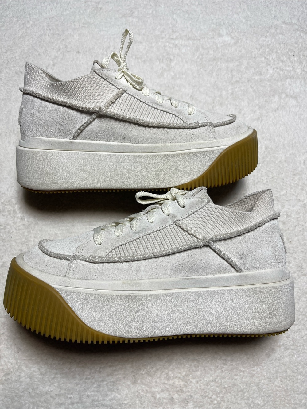UGG Platform Lace-Up Sneakers in White and Gum Size 8 Woman’s
